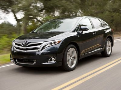 Автостекла Toyota Venza c установкой в Москве